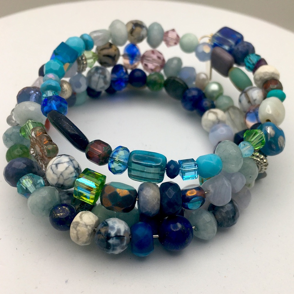 (Video) Boho Style Memory Wire Bracelet in Blue